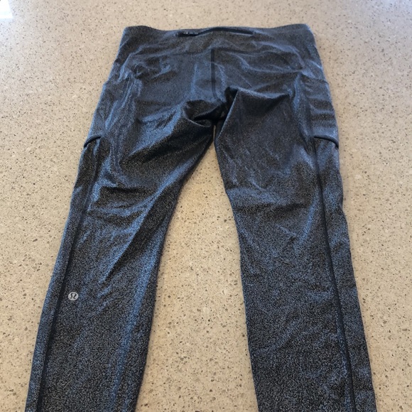 Lululemon Women’s Leggings - Size 8 - Grey/Black - Picture 6 of 7